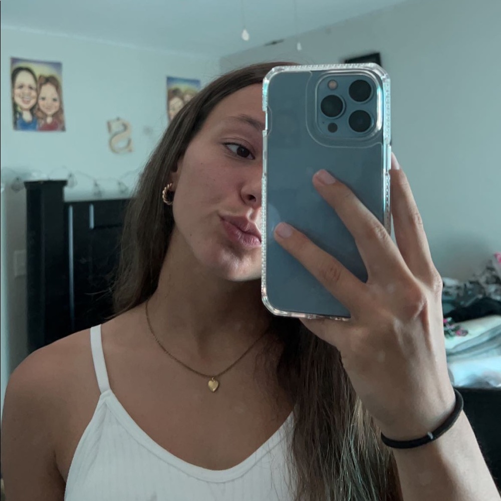 Meet your Posher, Sierra